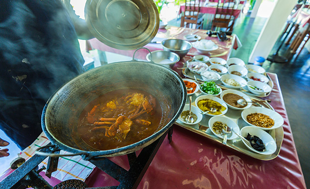 Cooking Crab Curry - Experience - Sri Lanka In Style